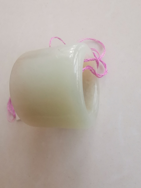 古玩玉器和田糖白玉扳指拍賣，當前價格388元