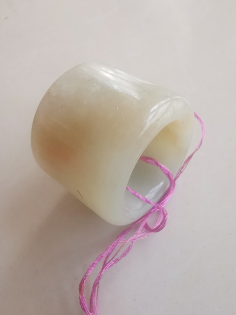 古玩玉器和田糖白玉扳指拍賣，當前價格388元