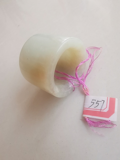 古玩玉器和田糖白玉扳指拍賣，當前價格388元
