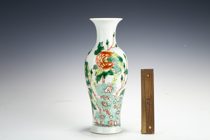 古玩陶瓷清末民初·五彩洞石花卉紋觀音瓶真品鑒賞圖