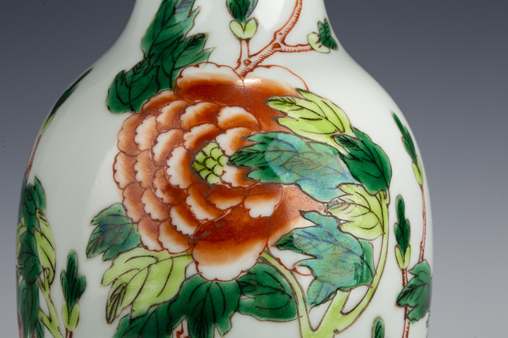 古玩陶瓷清末民初·五彩洞石花卉紋觀音瓶真品鑒賞圖