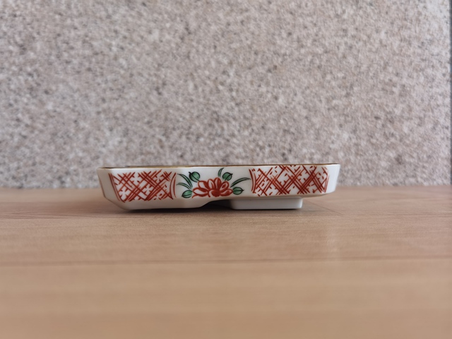 古玩陶瓷紅綠彩四方盤真品鑒賞圖