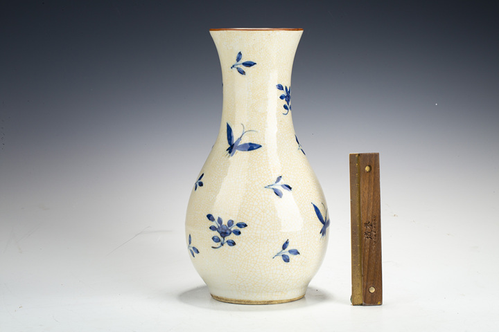 古玩陶瓷明晚·哥釉青花花蝶紋琵琶尊真品鑒賞圖