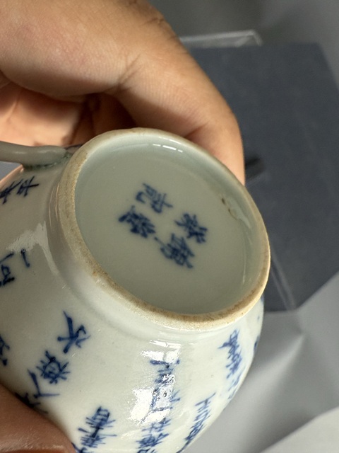 古玩陶瓷清中晚期青花詩文杯真品鑒賞圖
