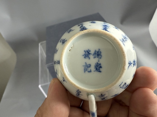 古玩陶瓷清中晚期青花詩文杯真品鑒賞圖