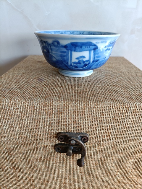 古玩陶瓷晚清民國(guó)青花詩(shī)山水詩(shī)文賞杯拍賣，當(dāng)前價(jià)格298元