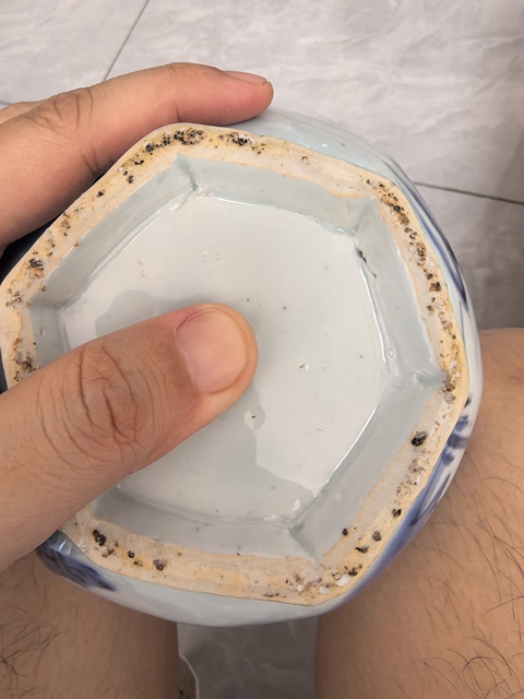 古玩陶瓷明晚期青花人物六方蒜頭瓶拍賣,當前價格99999元