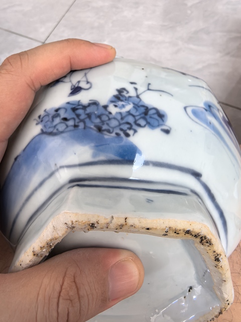 古玩陶瓷明晚期青花人物六方蒜頭瓶拍賣,當前價格99999元