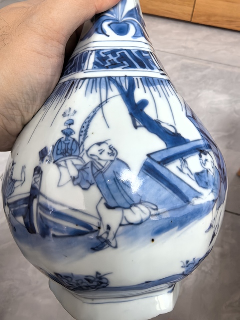 古玩陶瓷明晚期青花人物六方蒜頭瓶拍賣,當前價格99999元