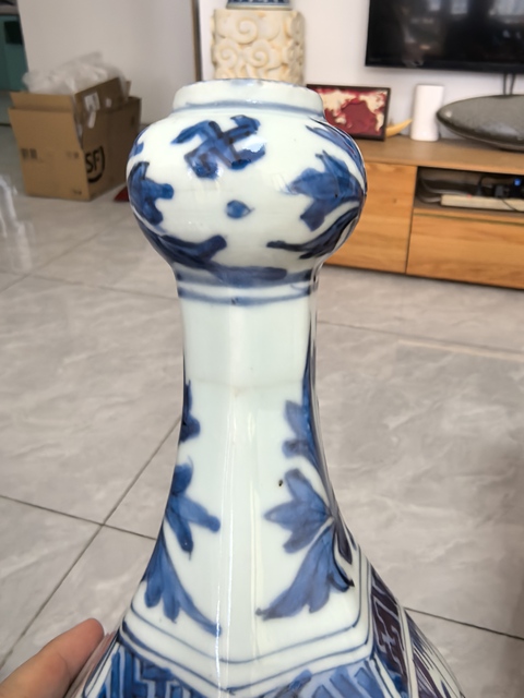 古玩陶瓷明晚期青花人物六方蒜頭瓶拍賣,當前價格99999元