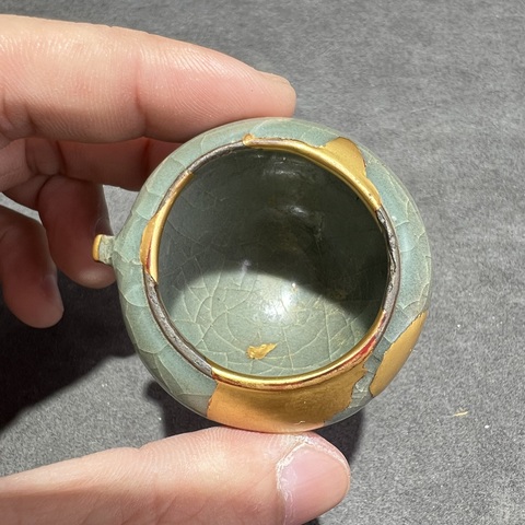 古玩陶瓷南宋官窯桃形鳥食缸真品鑒賞圖