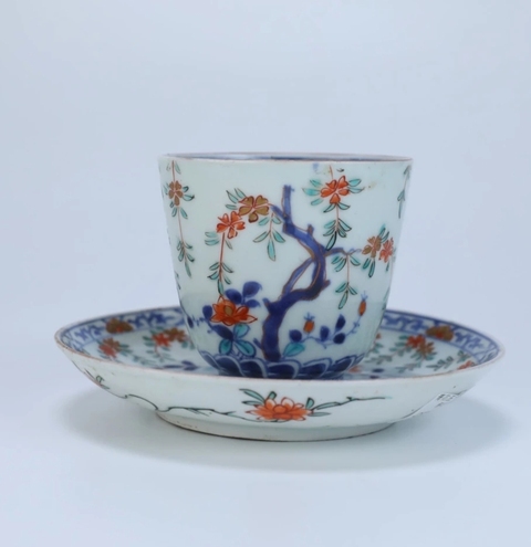 古玩陶瓷日本明治青花五彩花卉紋杯碟真品鑒賞圖