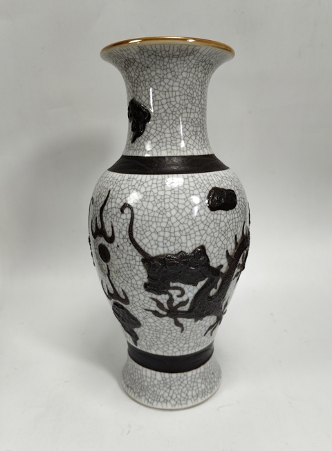 古玩陶瓷哥釉鐵骨尼雙龍紋瓶真品鑒賞圖