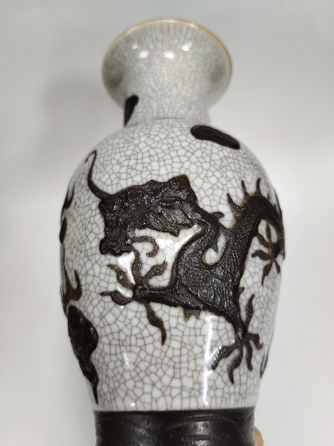 古玩陶瓷哥釉鐵骨尼雙龍紋瓶真品鑒賞圖