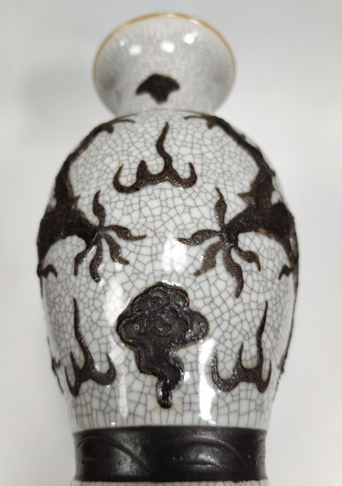 古玩陶瓷哥釉鐵骨尼雙龍紋瓶真品鑒賞圖