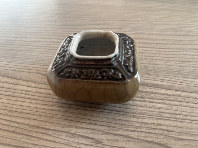 古玩陶瓷黃哥釉水盂真品鑒賞圖