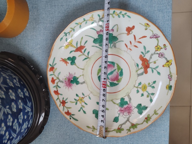 古玩陶瓷粉彩花卉紋花口盤真品鑒賞圖