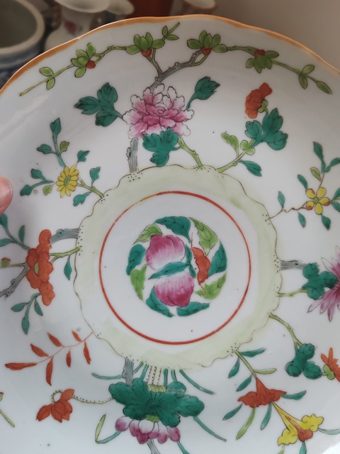 古玩陶瓷粉彩花卉紋花口盤真品鑒賞圖