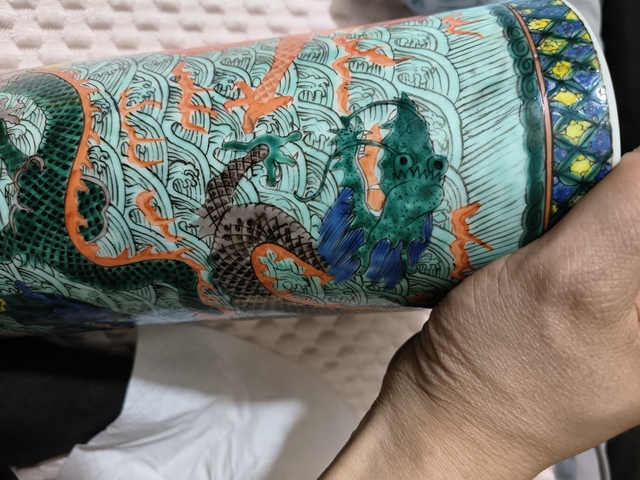 古玩陶瓷粉彩海水云龍紋帽筒真品鑒賞圖