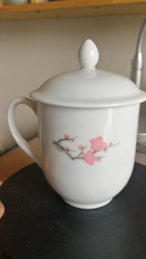 古玩陶瓷執杯真品鑒賞圖