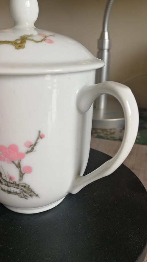 古玩陶瓷執杯真品鑒賞圖
