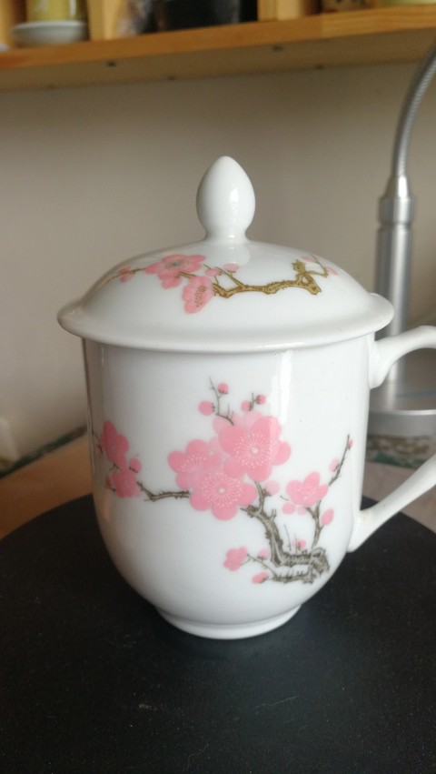 古玩陶瓷執杯真品鑒賞圖