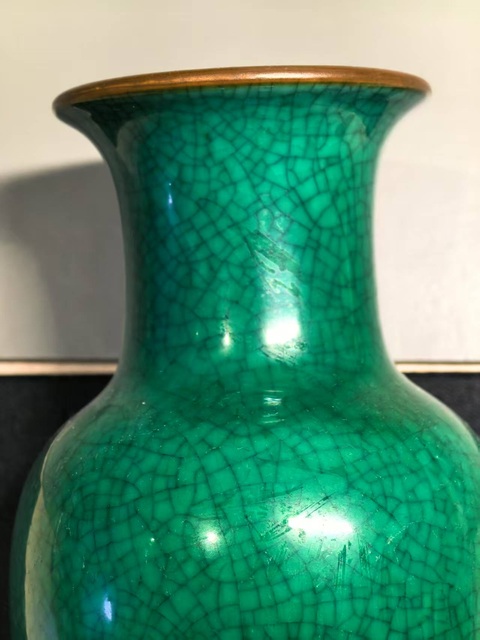 古玩陶瓷綠哥釉觀音瓶真品鑒賞圖