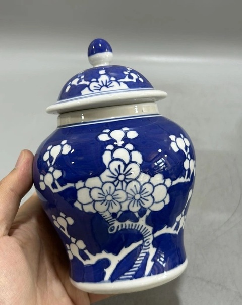 古玩陶瓷青花冰梅圖蓋罐真品鑒賞圖
