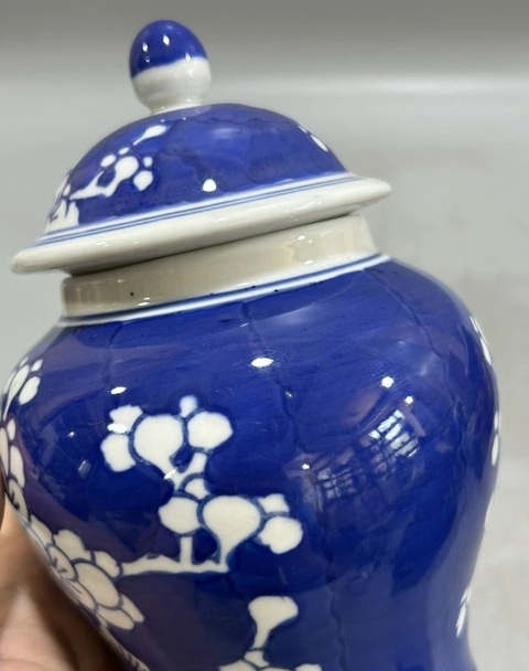 古玩陶瓷青花冰梅圖蓋罐真品鑒賞圖