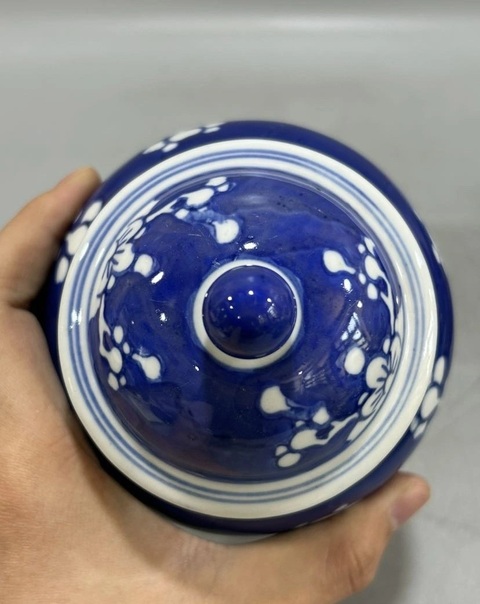古玩陶瓷青花冰梅圖蓋罐真品鑒賞圖