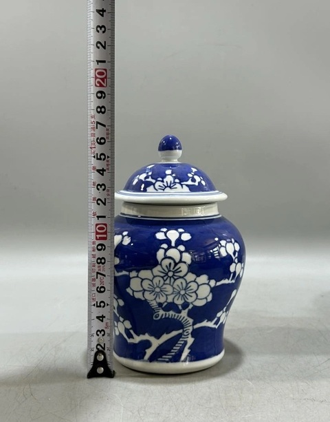 古玩陶瓷青花冰梅圖蓋罐真品鑒賞圖