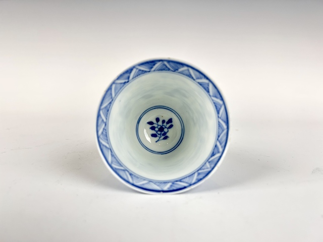 古玩陶瓷清光緒·青花仕女花卉開窗鈴鐺杯真品鑒賞圖