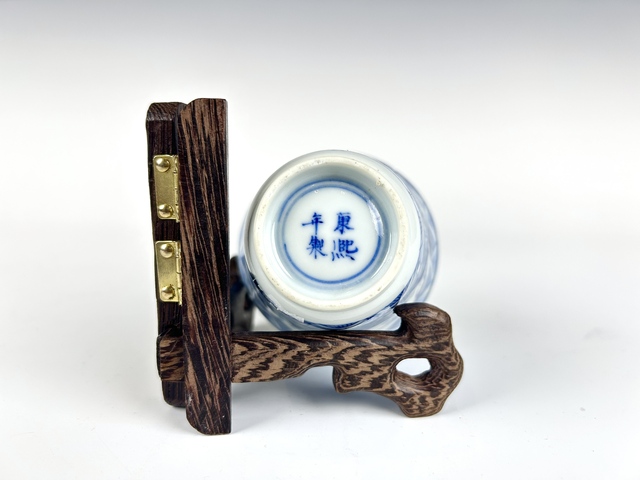 古玩陶瓷清光緒·青花仕女花卉開窗鈴鐺杯真品鑒賞圖