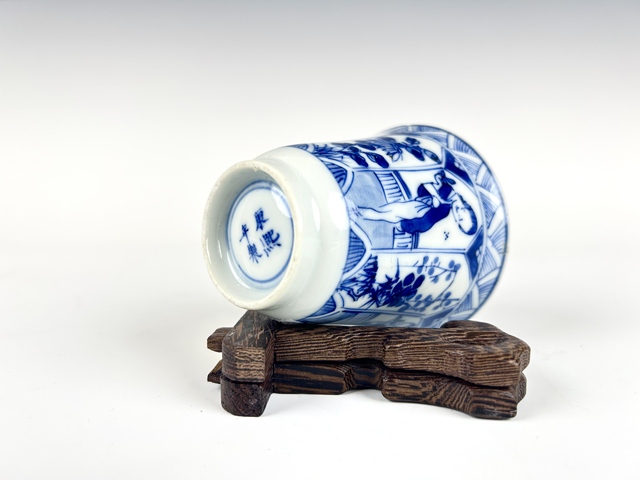 古玩陶瓷清光緒·青花仕女花卉開窗鈴鐺杯真品鑒賞圖