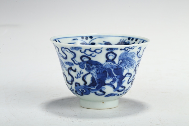 古玩陶瓷清晚·青花獅子繡球紋杯真品鑒賞圖