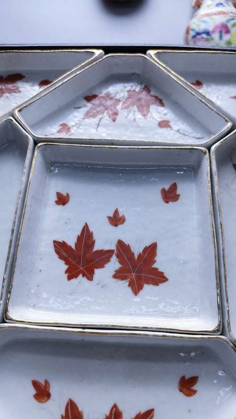古玩陶瓷民國礬紅楓葉紋攢盤真品鑒賞圖