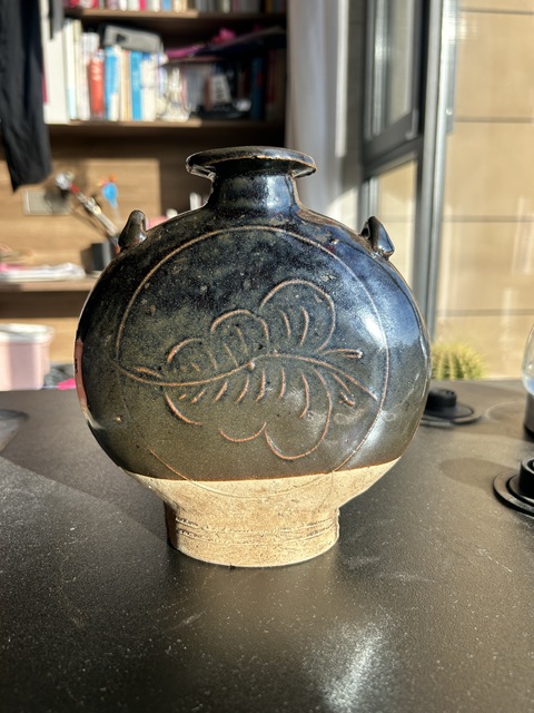 古玩陶瓷金元耀州黑釉樹葉紋穿戴扁壺（馬背上的壺）拍賣，當前價格1152元
