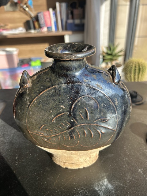 古玩陶瓷金元耀州黑釉樹葉紋穿戴扁壺（馬背上的壺）拍賣，當前價格1152元