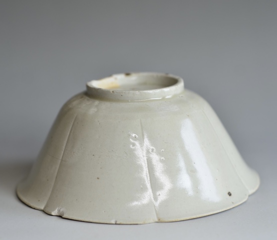 古玩陶瓷北宋定窯系花口碗真品鑒賞圖