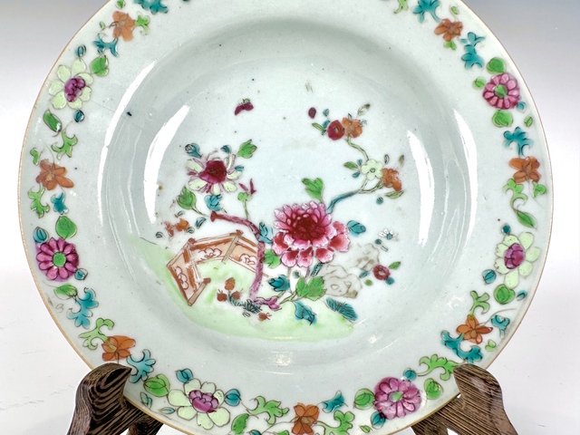 古玩陶瓷清乾隆·粉彩花卉折沿盤真品鑒賞圖