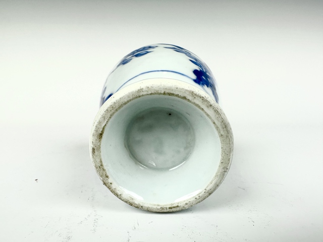 古玩陶瓷清乾隆·青花花卉如意云頭紋堆塑瓶拍賣，當(dāng)前價格1180元
