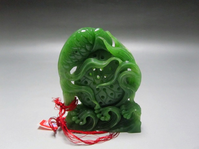 古玩玉器和田碧玉年年有余擺件拍賣(mài),當(dāng)前價(jià)格2688元