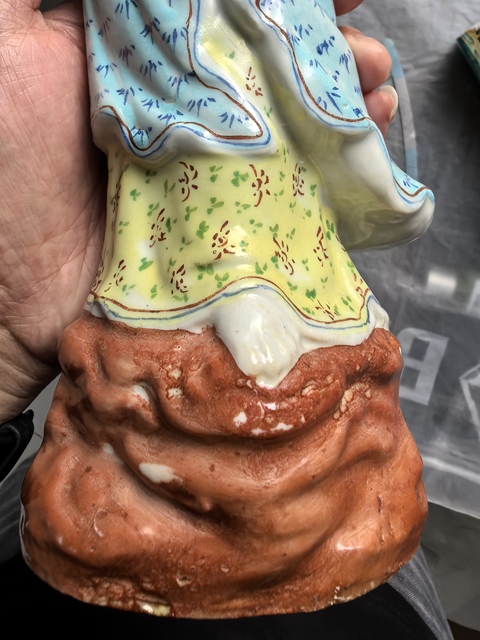 古玩陶瓷粉彩觀音菩薩造像真品鑒賞圖