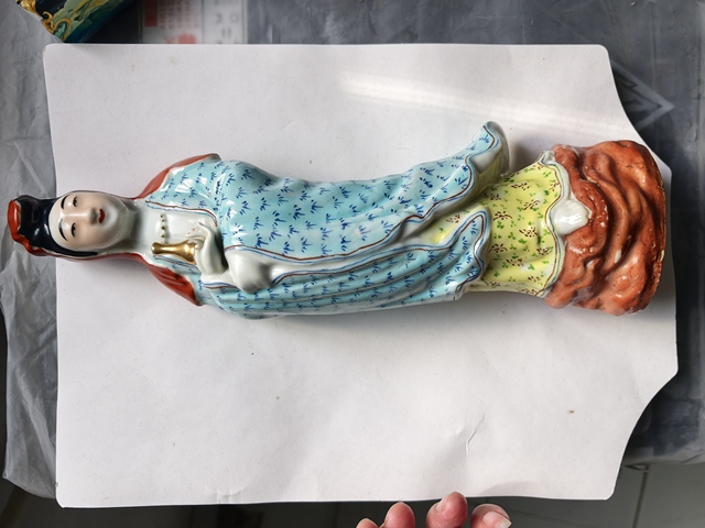 古玩陶瓷粉彩觀音菩薩造像真品鑒賞圖