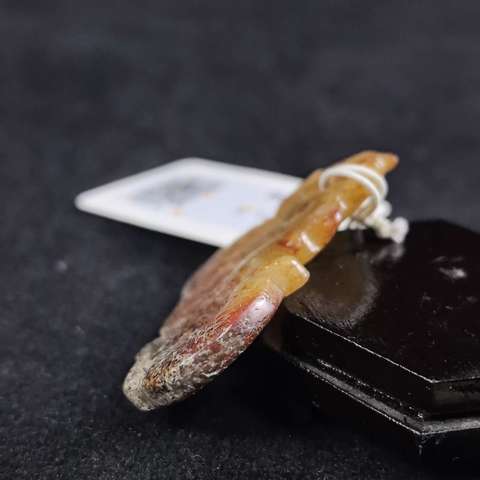 古玩玉器做舊仿戰(zhàn)國“s”形龍佩真品鑒賞圖