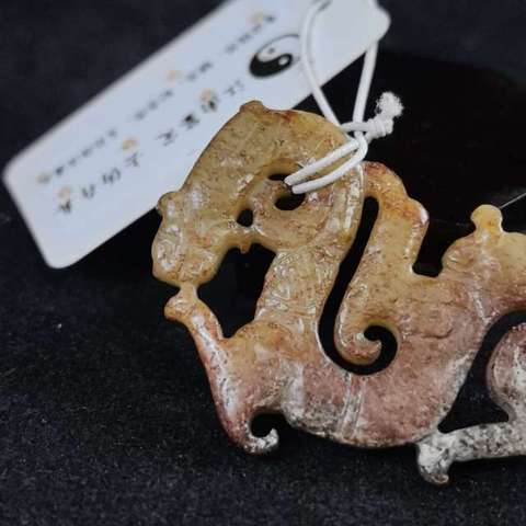 古玩玉器做舊仿戰(zhàn)國“s”形龍佩真品鑒賞圖