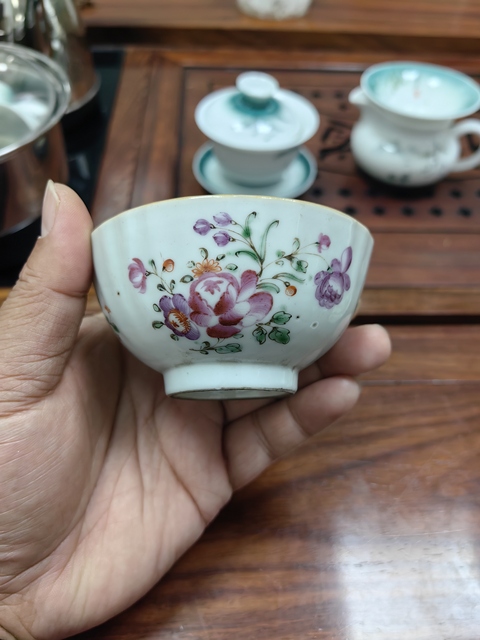古玩陶瓷廣彩小碗真品鑒賞圖