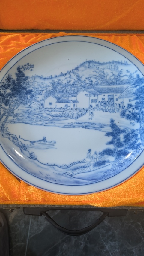 古玩陶瓷青花山水紋大盤真品鑒賞圖