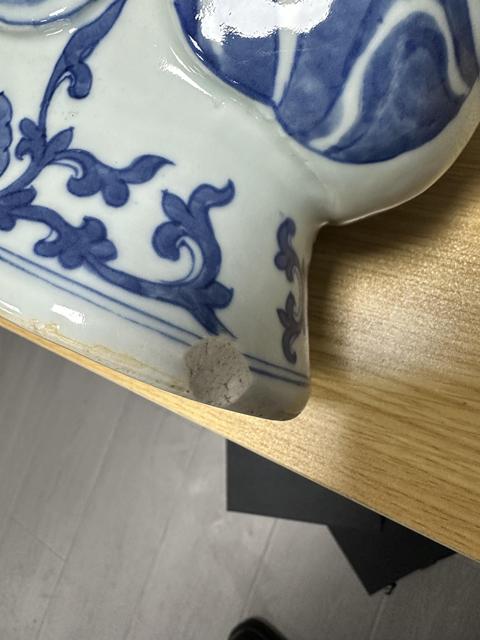 古玩陶瓷青花蝴蝶瓶真品鑒賞圖