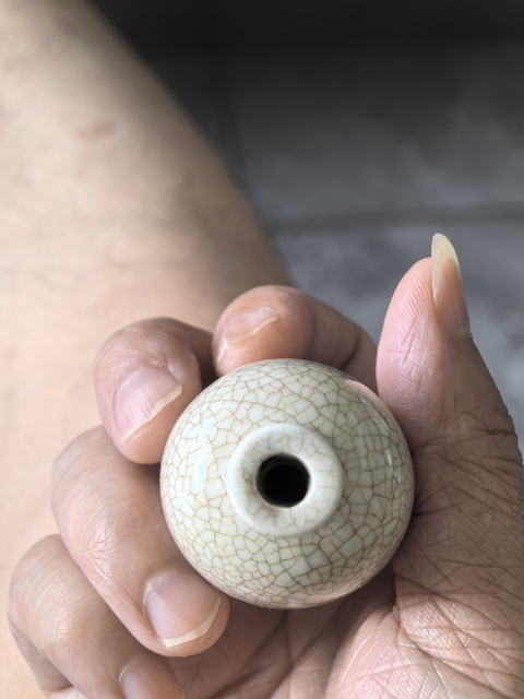 古玩陶瓷哥釉鼻煙壺真品鑒賞圖